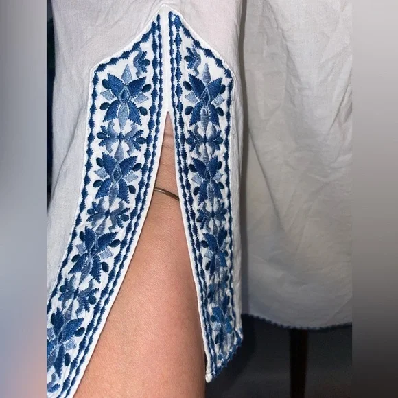 White House Black Market Tunic with embroidery and silver gems size 0 - Picture 5 of 6